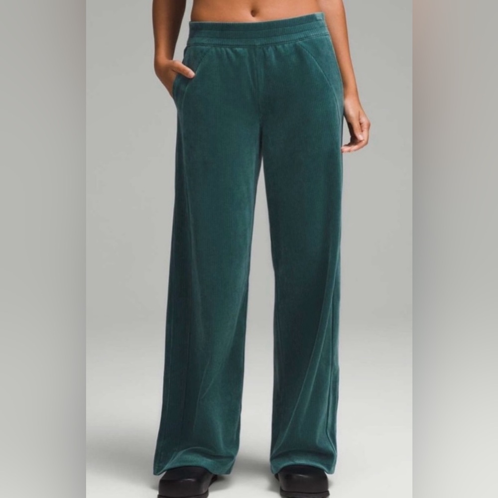 Lululemon Scuba Mid-Rise Wide-Leg Pant *Velvet Cord
Storm Teal Size 6 - Picture 4 of 14